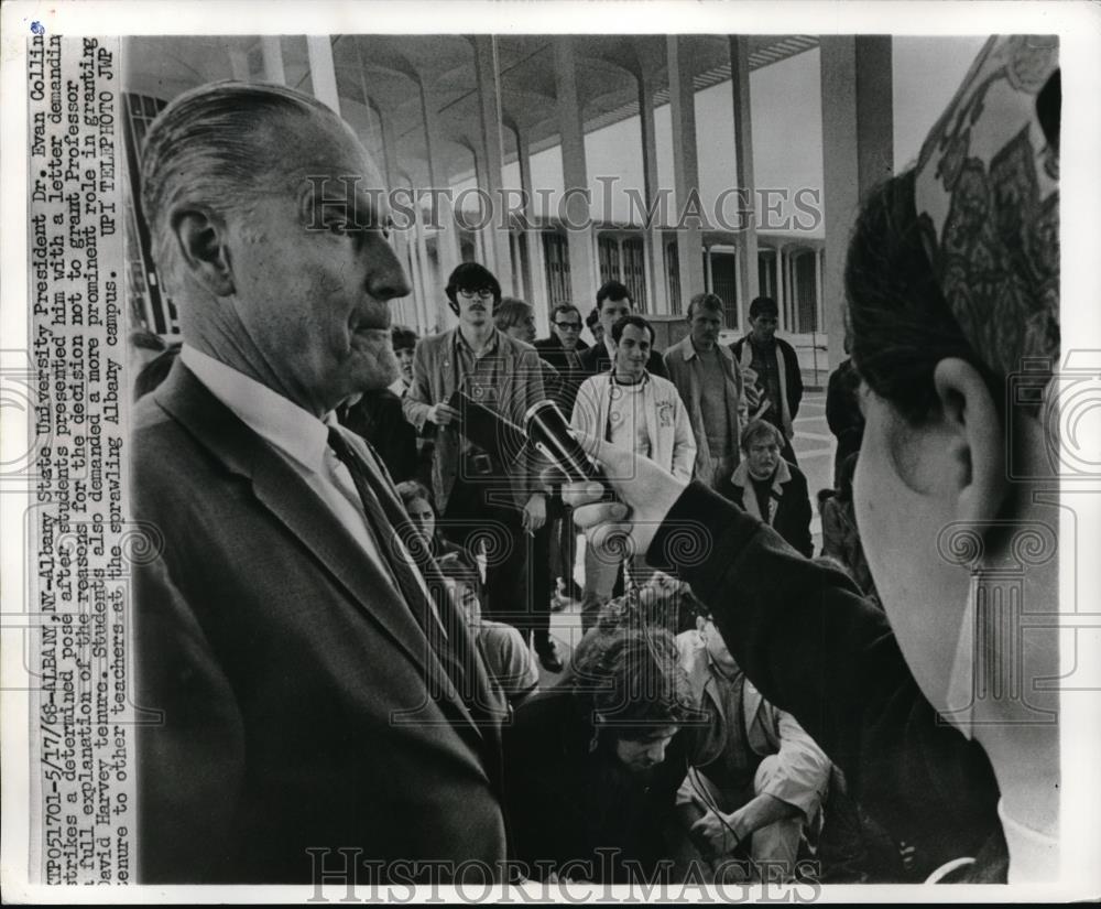 1968 Press Photo Dr Evan Collins explains the release of Professor David Harvy. - Historic Images