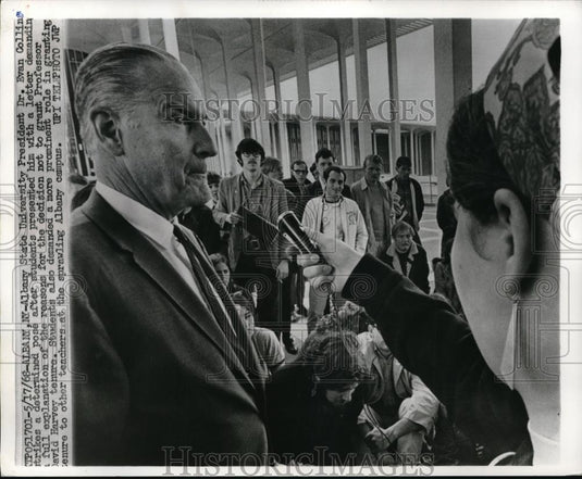 1968 Press Photo Dr Evan Collins explains the release of Professor David Harvy. - Historic Images