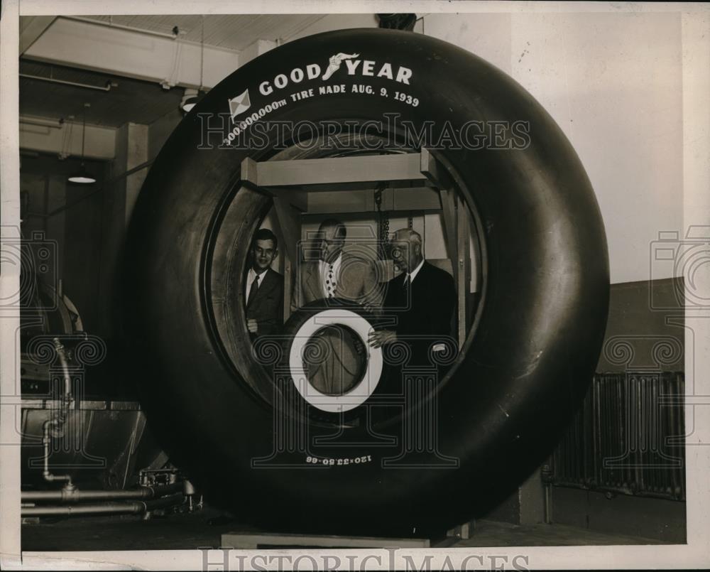 1939 Press Photo Dr HT Heald of Goodyear Tire &amp; Rubber Co with tires - neb50068 - Historic Images