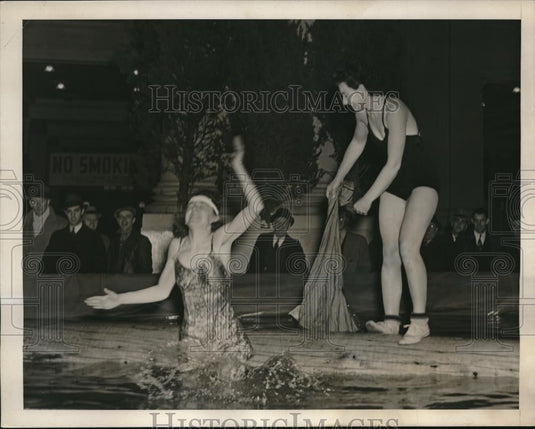 1940 Press Photo Champion log roller Marietta Phipps & Mary Jean Malott in NY - Historic Images