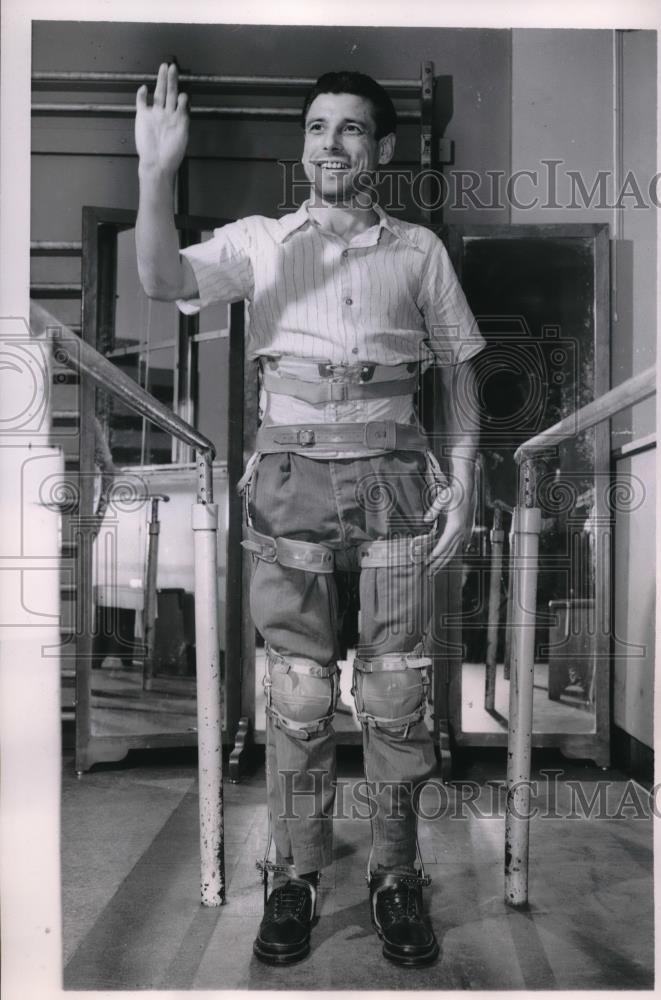 1953 Press Photo French jockey Paul Francolon recovers from race injury in NY - Historic Images