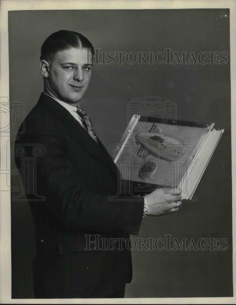 1933 Press Photo H.W. Aaron with Akron Souvenir Book - neb52355 - Historic Images