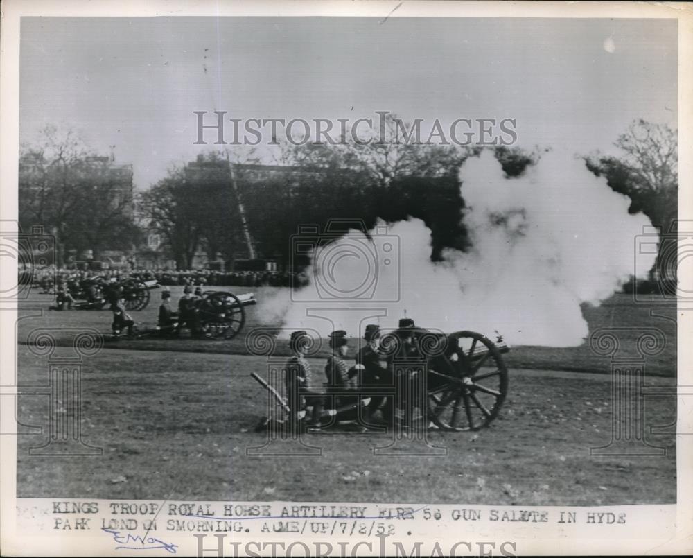 1952 Press Photo A fifty gun salute form the Royal House Artillery. - neb49969 - Historic Images