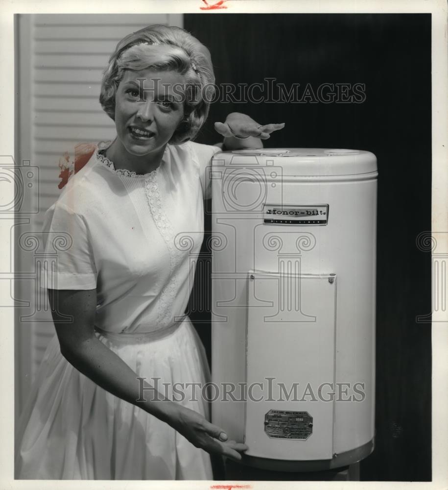 1962 Press Photo Honor-Bilt Compact Water Tank Available At Sears - neb50197 - Historic Images