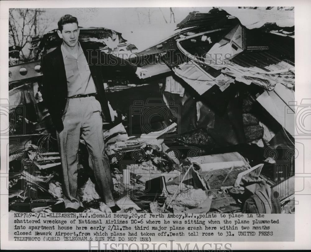 1952 Press Photo Surviving Passenger Donald Borup Points To Where He Was Sitting - Historic Images