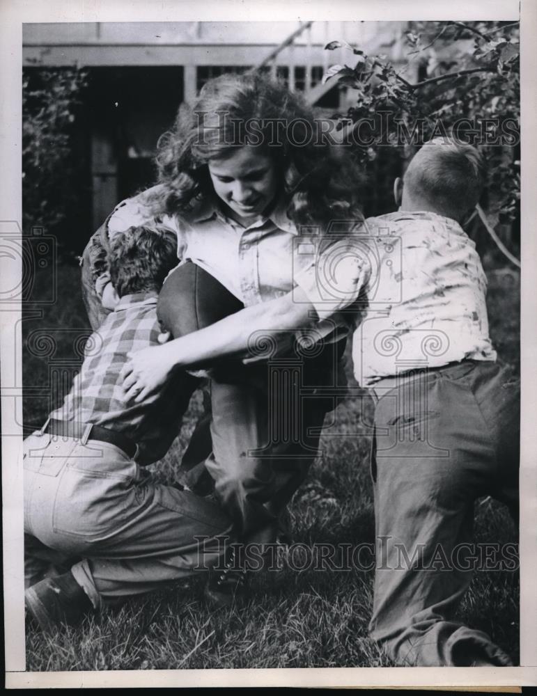 1946 Press Photo Jimmy Garvin, 13, hasn&#39;t had his hair cut since he was two - Historic Images