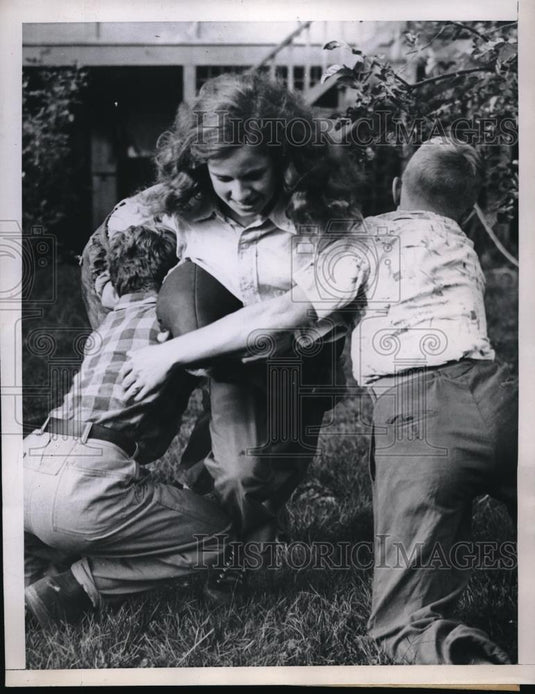 1946 Press Photo Jimmy Garvin, 13, hasn't had his hair cut since he was two - Historic Images