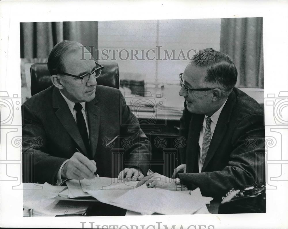 1962 Press Photo Donald O&#39;Donnell &amp; Sen. John McClellan - Historic Images