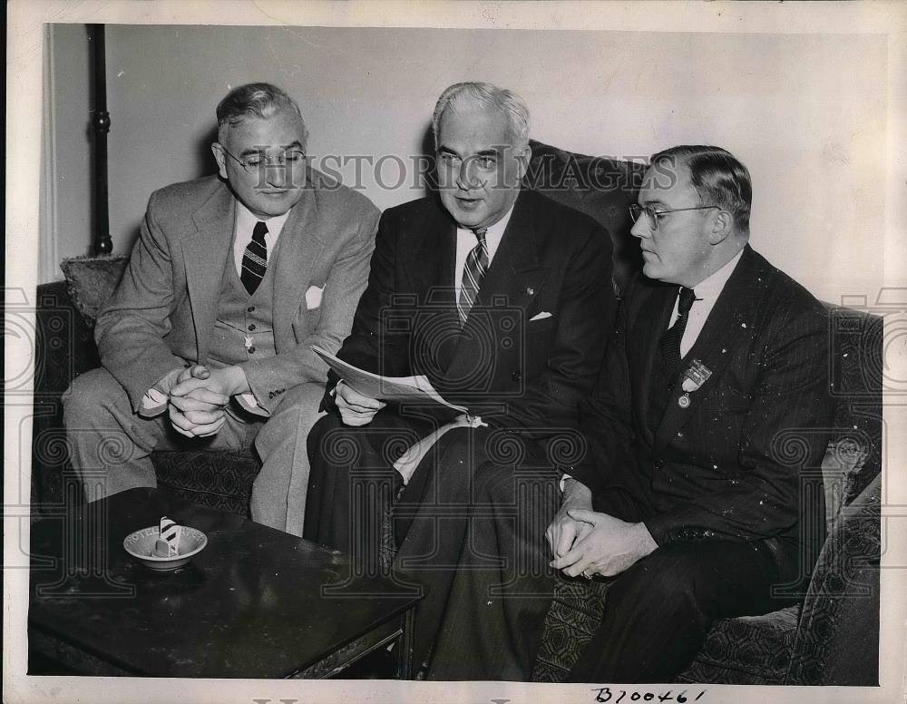 1943 Press Photo Boston, Mass. Paul McNutt,Jos. Smith &amp; Henry Iler at convention - Historic Images