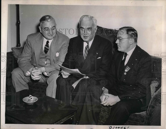1943 Press Photo Boston, Mass. Paul McNutt,Jos. Smith & Henry Iler at convention - Historic Images