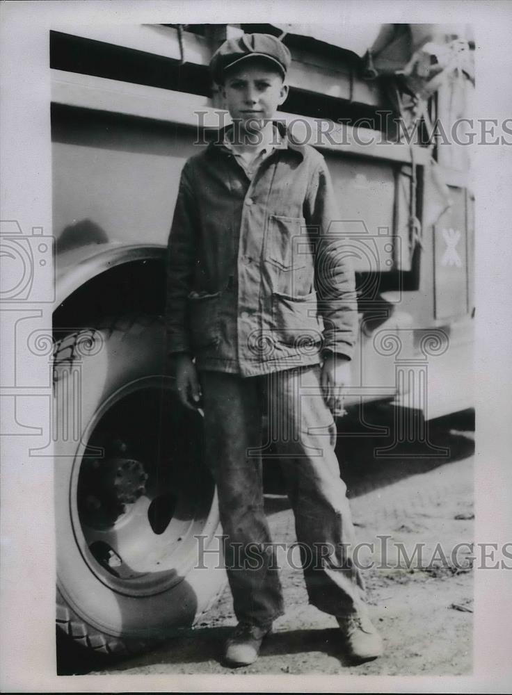 1935 Press Photo Leroy Johnson Farm boy - Historic Images