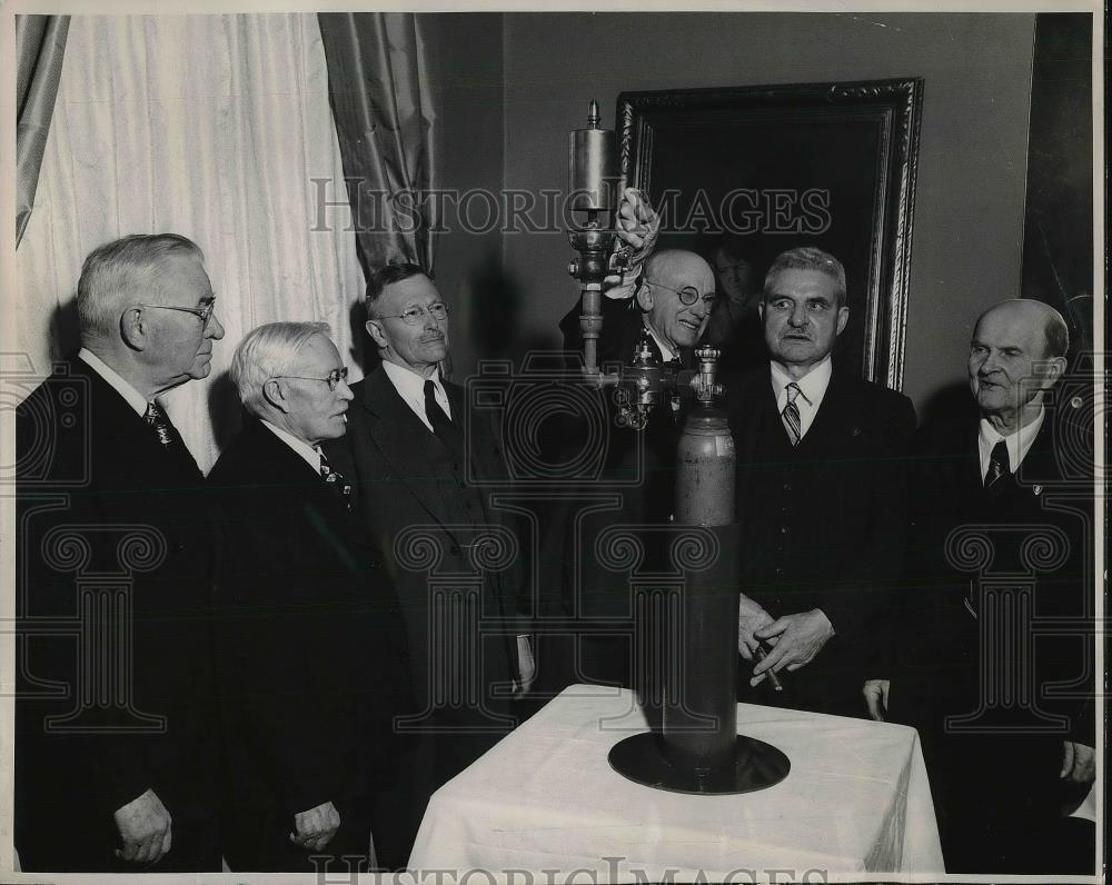 1949 Press Photo Edison whistle at T A Edisons 102nd b-day, T Dempster,F Wilson - Historic Images
