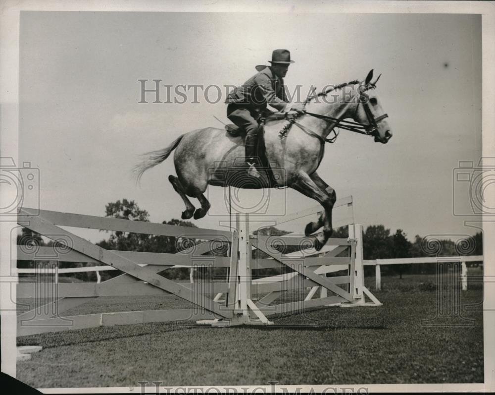 1933 Press Photo Jumpers class at Monmouth,N.J. Horse Show - Historic Images