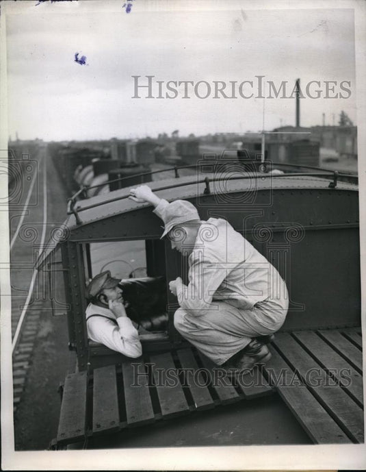 1944 Press Photo Radio Telephone Transcontinental Freight Train - neb51368 - Historic Images