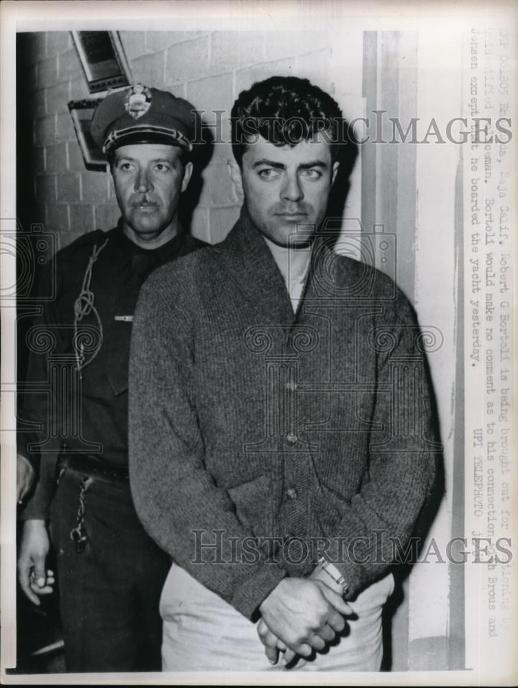 1981 Press Photo Robert G. Bortoli is being brought out for questioning - Historic Images