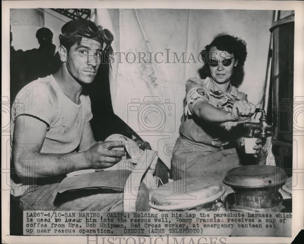 1948 Press Photo Rescue Worker Tommy Francis Gets Cup Of Coffee From Red Cross - Historic Images