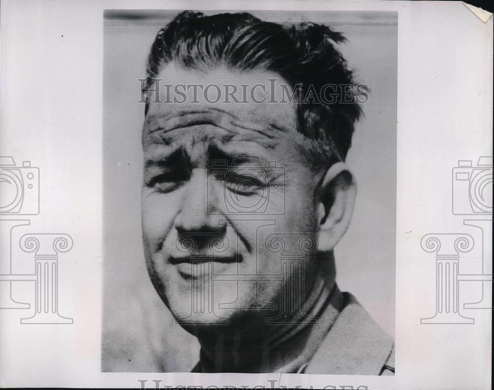 1954 Press Photo Wambego, Kans patrolman Dean Henoch after dust storm - Historic Images