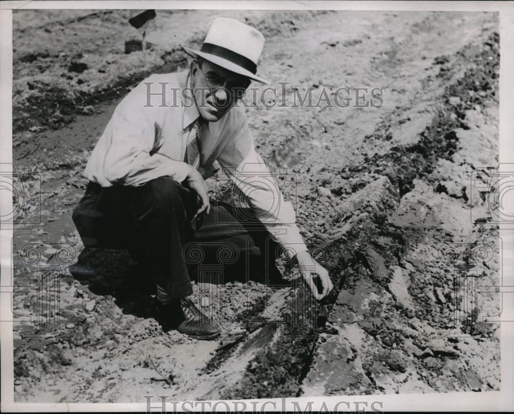 1938 Press Photo Akron, Ohio RL Butler, Bell Telephone plant engineer - Historic Images