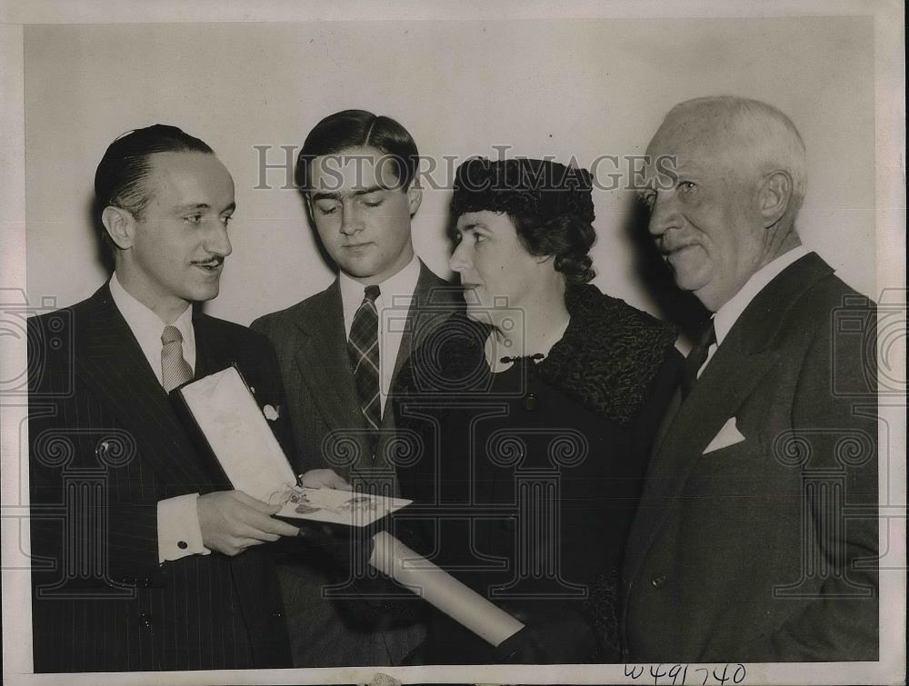 1939 Press Photo Award for Red Cross Leader, Senor Huneeus, Mrs. Cart T. Grayson - Historic Images