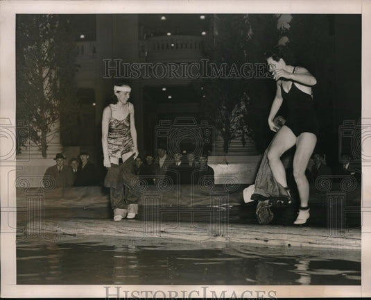 1940 Press Photo Marietta Phipps & Mary Jean Malott Do Strip Tease - neb50024 - Historic Images