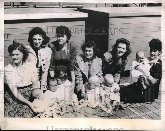 1944 Press Photo Australian war brides of USA servicemen head to the US - Historic Images