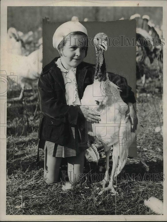 1938 Press Photo Ann Evans of Shaker Hgts, Ohio & her turkey - Historic Images