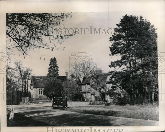 1948 Press Photo Tiny Village, Abinger in Surrey Where World Will Receive Time - Historic Images