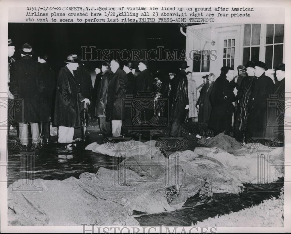 1952 Press Photo Bodies Lined Up On Ground After Crash Of United Airline - Historic Images