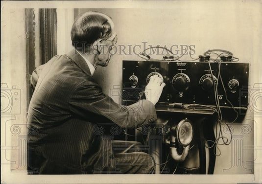 1924 Press Photo Dr William Fowler Washington DC Health Officer Uses - neb50331 - Historic Images