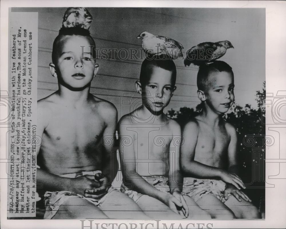 1951 Press Photo Portland, Ore. Jay, Gary &amp; Morr Hafford &amp; pet birds on heads - Historic Images