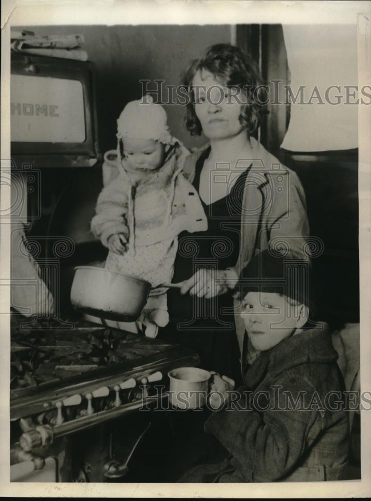 1930 Press Photo Mrs. Anna Blahn and children Anna and Henry - neb51366 - Historic Images