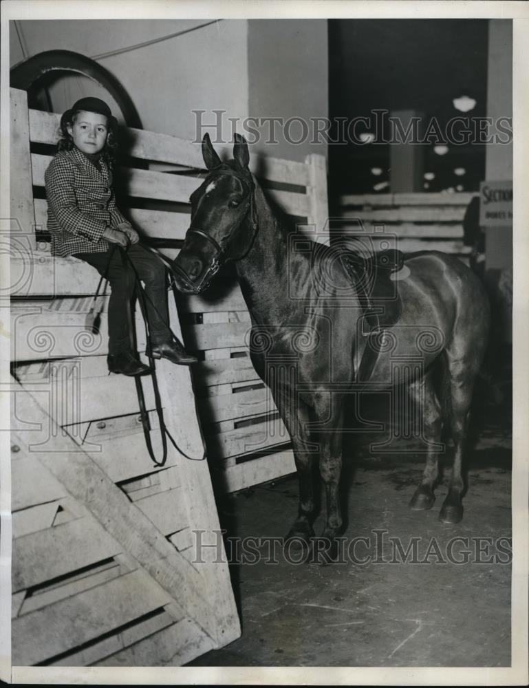 1934 Press Photo Miss Patricia Joan Baedor, 5, with &quot;Bunker&quot; - Historic Images