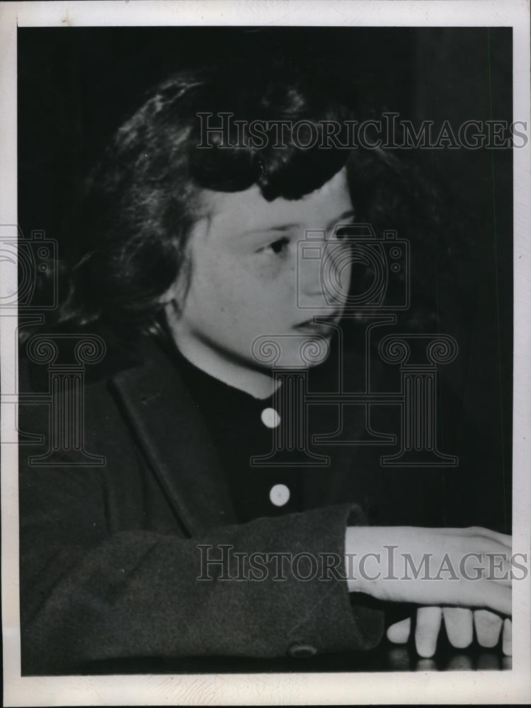 1948 Press Photo Beth Griswold, 12, before a Criminal Court, Chicago - neb49801 - Historic Images