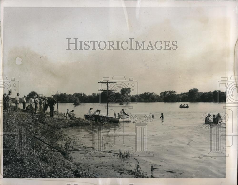 1947 Press Photo Chillicothe, Mo flood waters at Cox memorial park - neb51253 - Historic Images