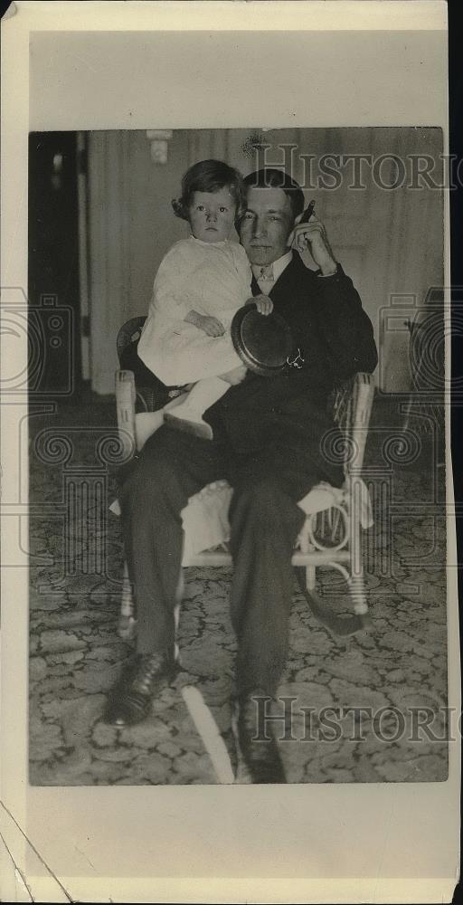 1924 Press Photo Charles Dawes & daughter Dana - neb24060 - Historic Images