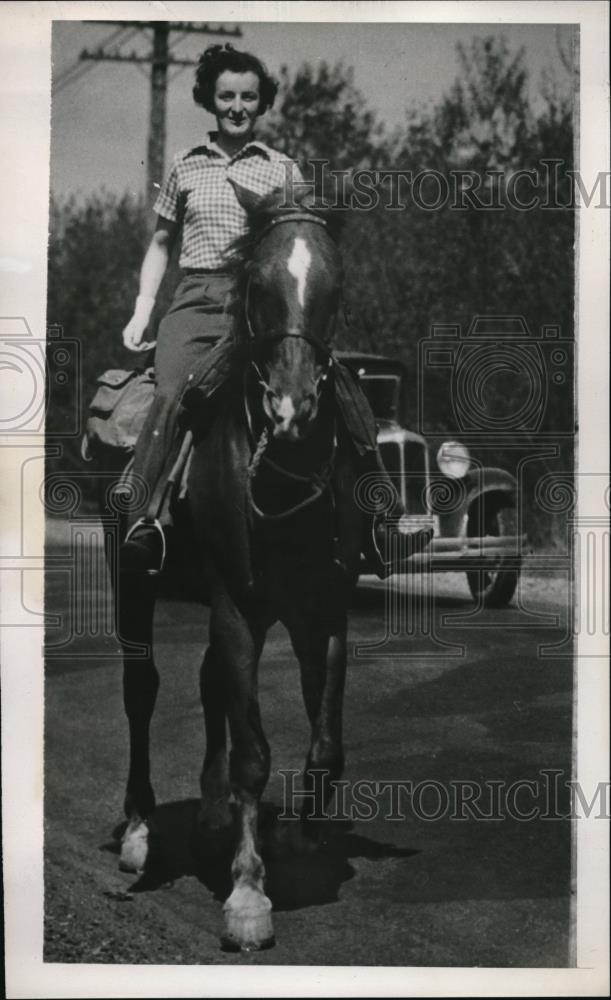 1939 Press Photo Mar Bosanquet, 25, to leave on a 3,000-mile horseback ride - Historic Images