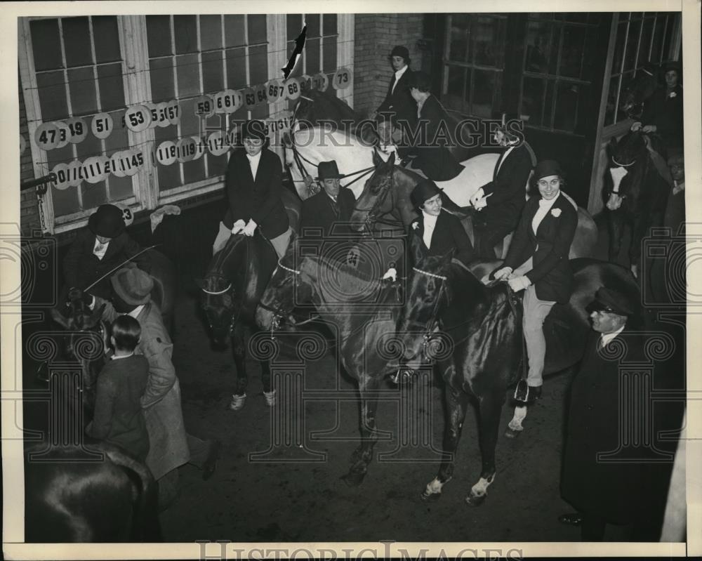 1933 Press Photo Riders Ready to Enter Ring at Brooklyn Junior Horse Show in NY - Historic Images