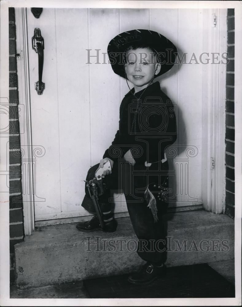 1951 Press Photo Child Rickey Harbold dressed as a cowboy - neb50183 - Historic Images