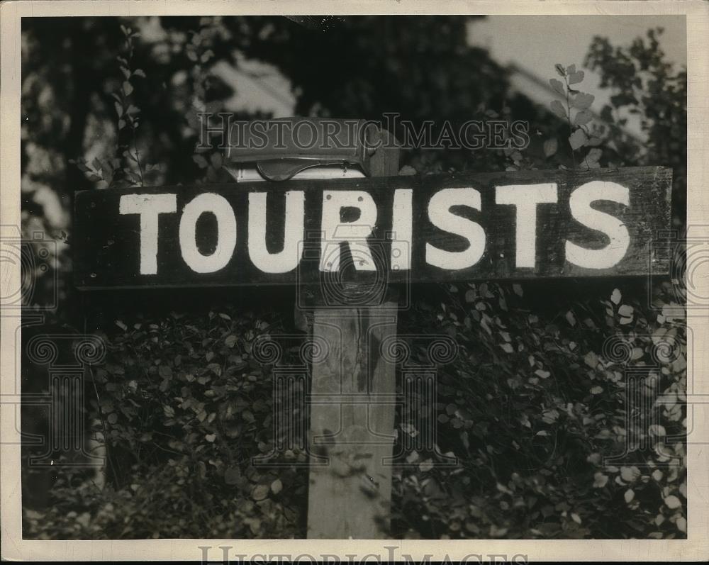 1956 Press Photo Tourist Sign Clifton Boulevard Lakewood City - neb33263 - Historic Images