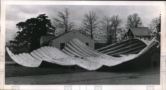 Press Photo Thompsville Roof on ground - neb50958 - Historic Images