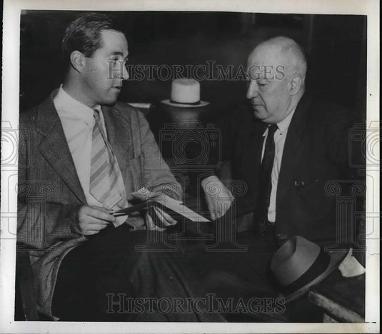 1943 Press Photo New Haven, Conn. Frank Rowe & Atty Stephen Knight - Historic Images