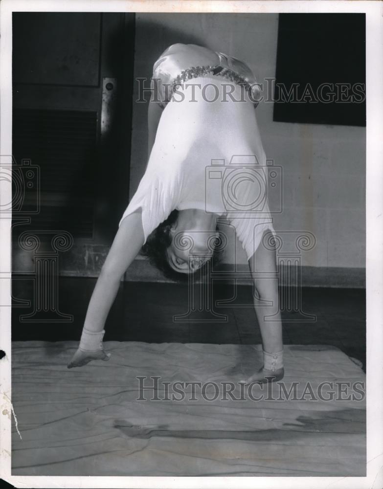 1955 Press Photo 18 year old Magebord Fuchs, gymnast, training for Olympics - Historic Images