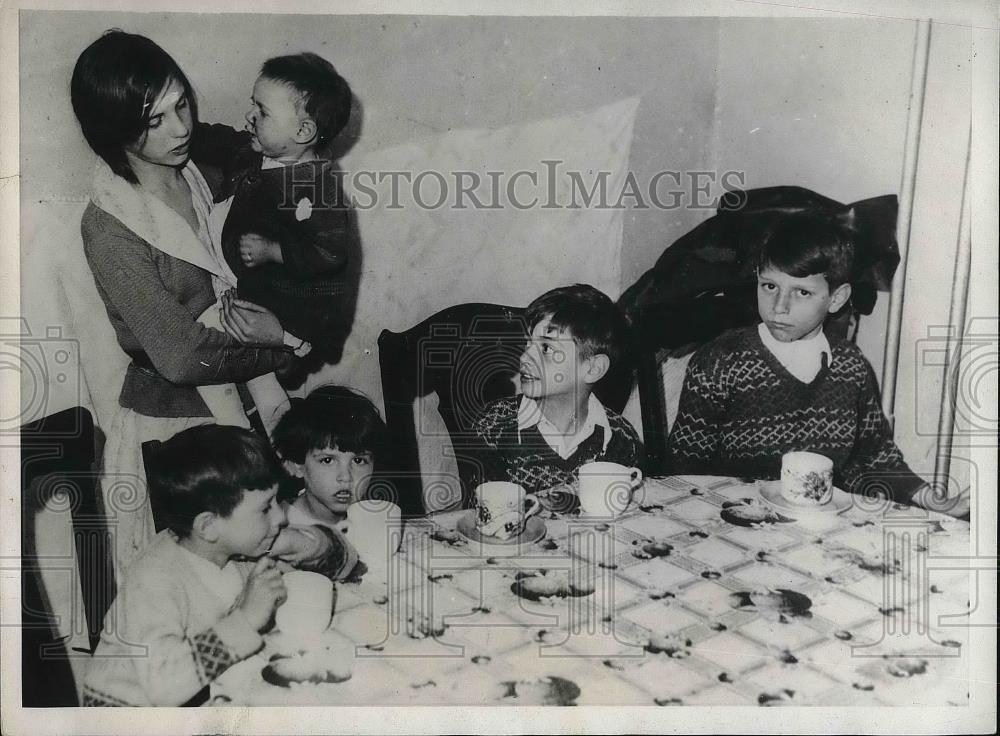 1932 Press Photo Samuel Forte family gets news dad found hanged in Pa. - Historic Images