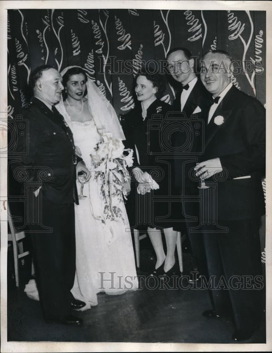 1946 Press Photo Weeding og J Freeman & A Sarelas in D.C..Maj Gen Porter - Historic Images