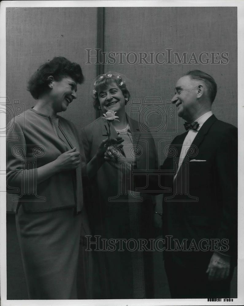 1966 Press Photo Marion Grider, Jane Bruggeman, Cleve Dunn &quot;Never Too Late&quot; - Historic Images