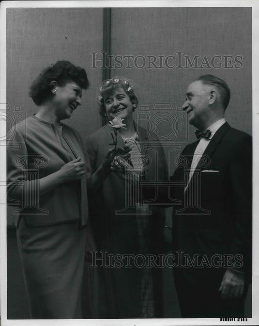 1966 Press Photo Marion Grider, Jane Bruggeman, Cleve Dunn "Never Too Late" - Historic Images