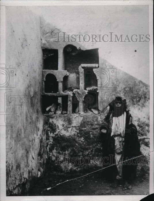 1935 Press Photo Pigeon Hole File For Storing Papyrus Records in Dura - Historic Images