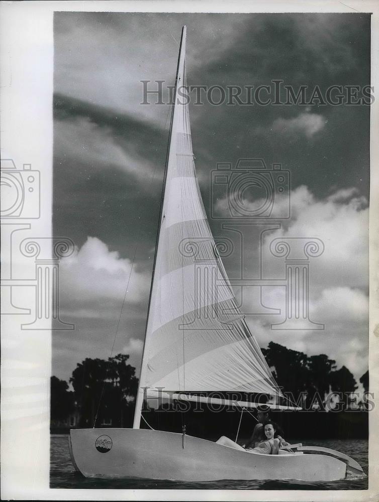 1956 Press Photo Cypress Gardens, Florida sailboat on Lake Louise - Historic Images