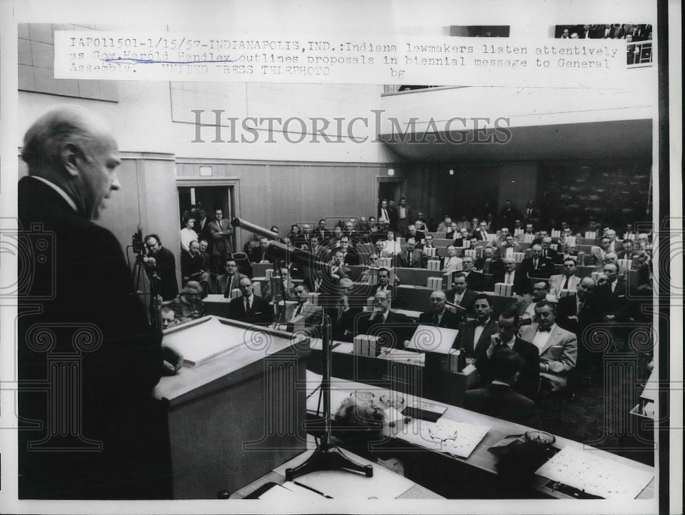 1957 Press Photo Ind Gov Harold Hendley in biennial message to citizens - Historic Images