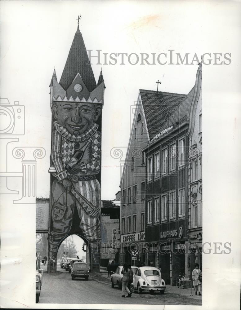 1970 Press Photo Medieval Tower in Bavarian Town of Mindelheim in Masquerade - Historic Images